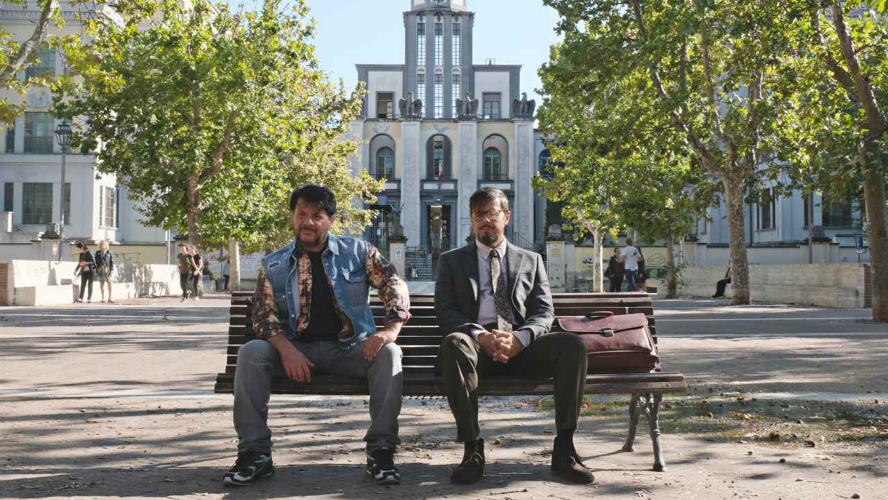D.N.A. (Decisamente non adatti): la recensione della nuova commedia di Lillo e Greg