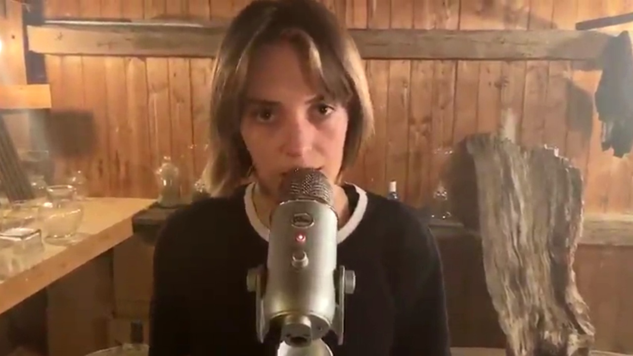 Ethan Hawke dirige la figlia Maya nel video musicale di Coverage