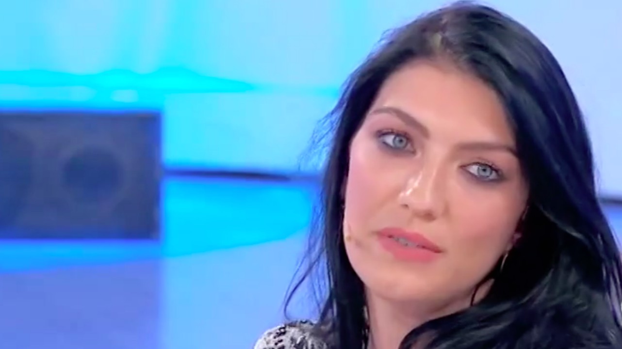 Uomini e Donne, in onda oggi su Canale: Giovanna Abate conosce già l'Alchimista? L'identità del misterioso corteggiatore