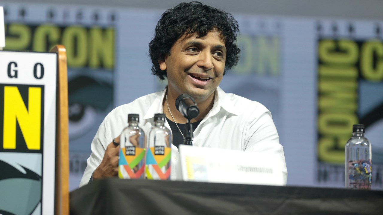 M. Night Shyamalan lavora da casa al suo nuovo film e condivide la preproduzione