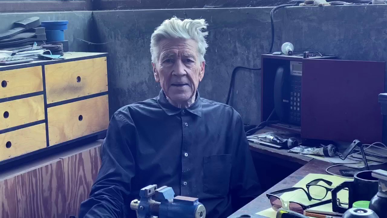 David Lynch ha ripreso a fare il bollettino meteo di Los Angeles - Guarda i video
