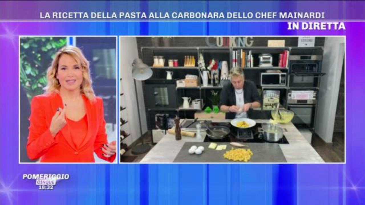 Pomeriggio 5, Barbara d'Urso riceve un regalo misterioso: "Manda qualcuno a vedere nel tuo camerino"