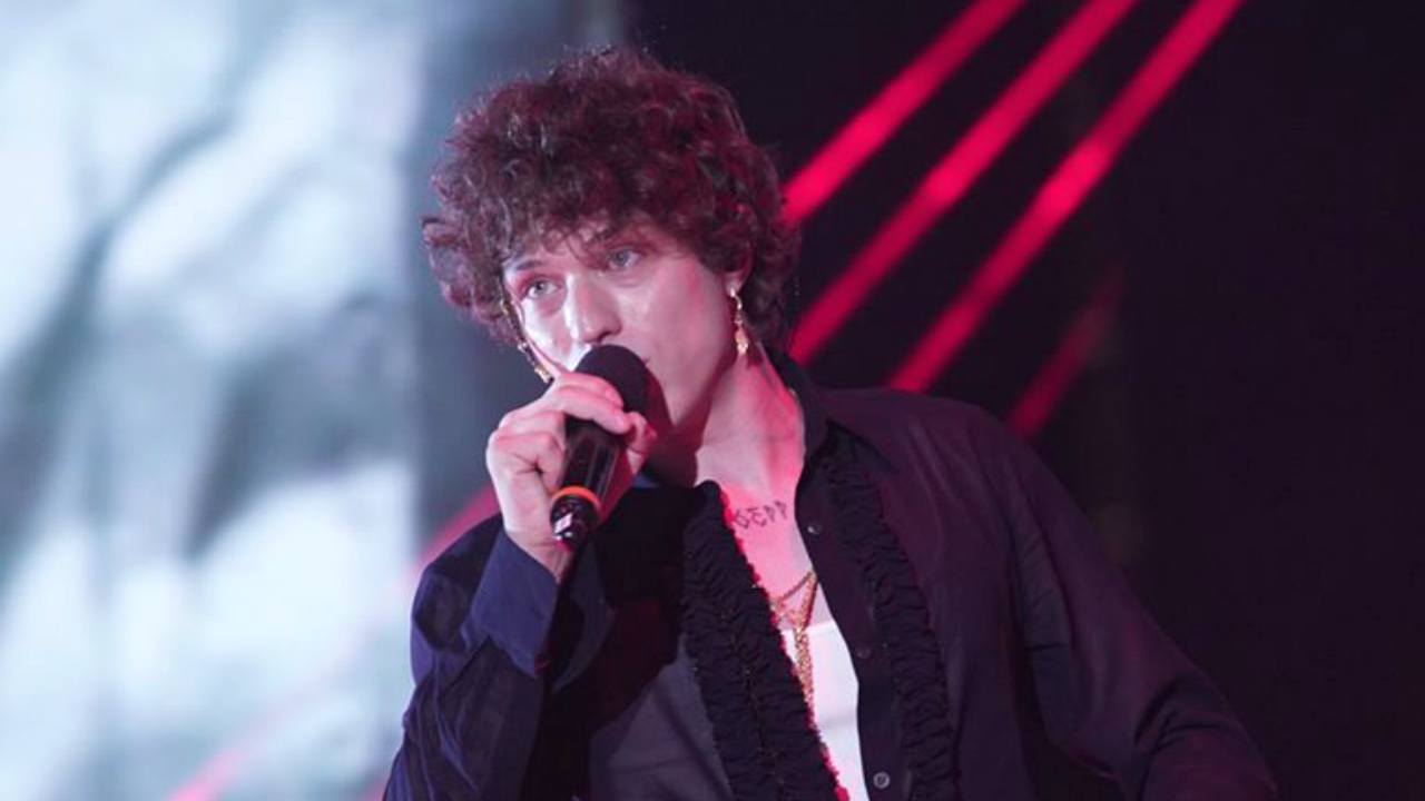 Amici Speciali, chi è Irama? Fidanzata, gossip e carriera di Filippo Maria Fanti