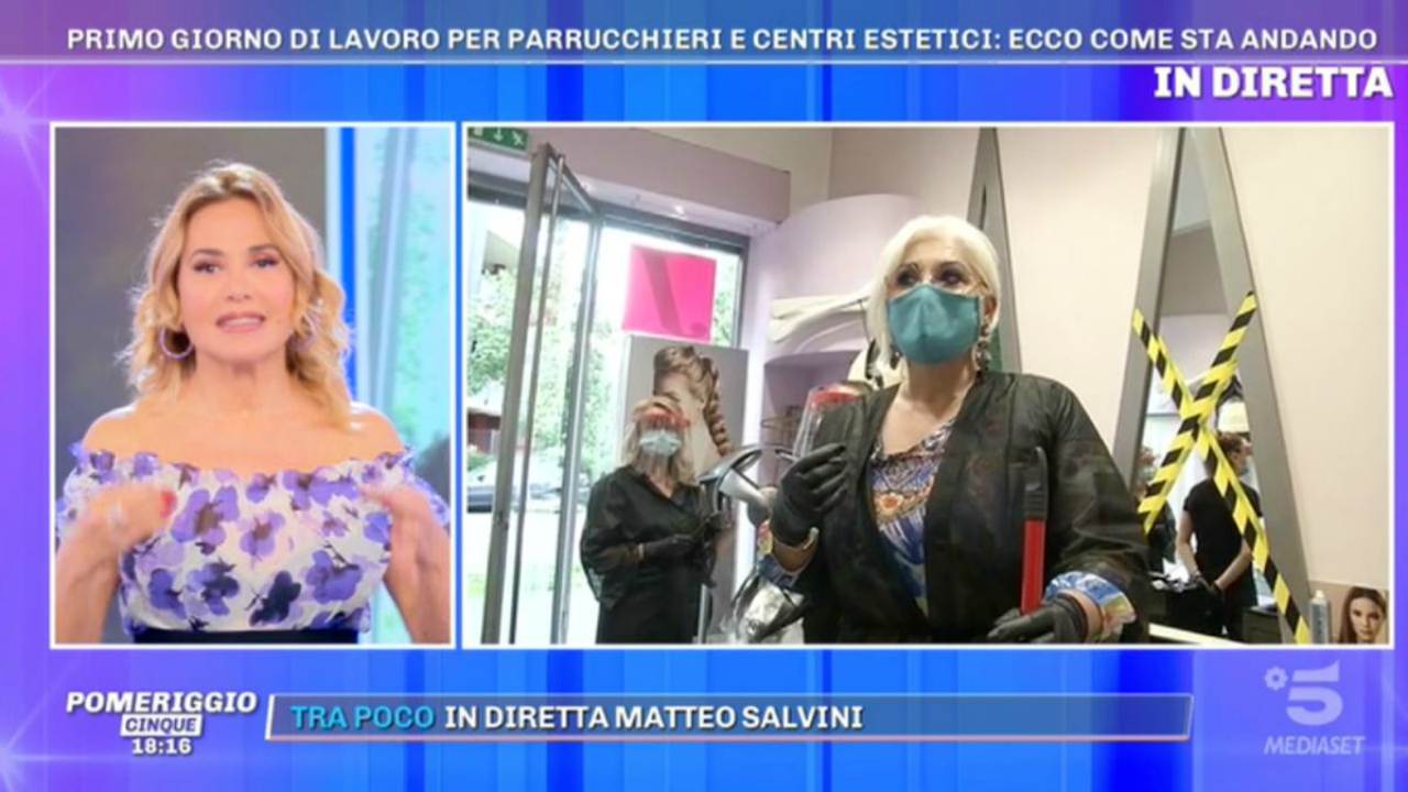 Pomeriggio 5, Barbara d'Urso severa con un ospite: "Così è inutile!" (video)