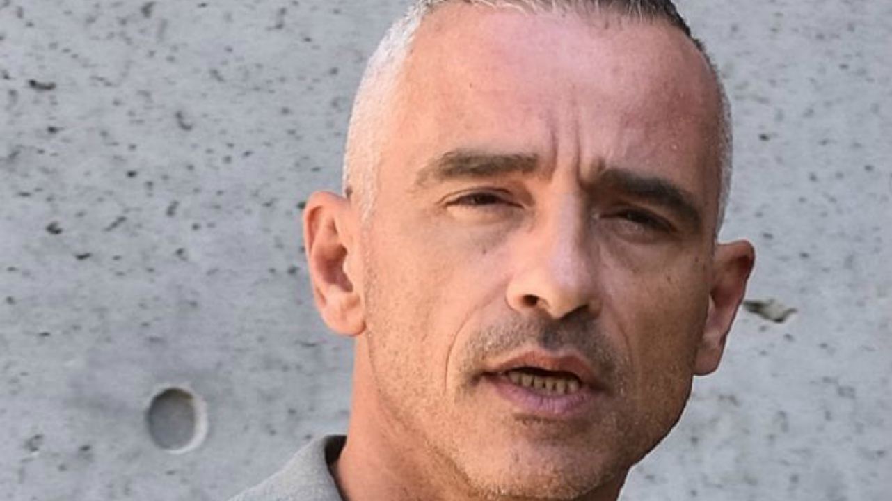 Eros Ramazzotti furioso dopo la smentita del flirt con Sonia Lorenzini: "Cosa dico a mia figlia?"