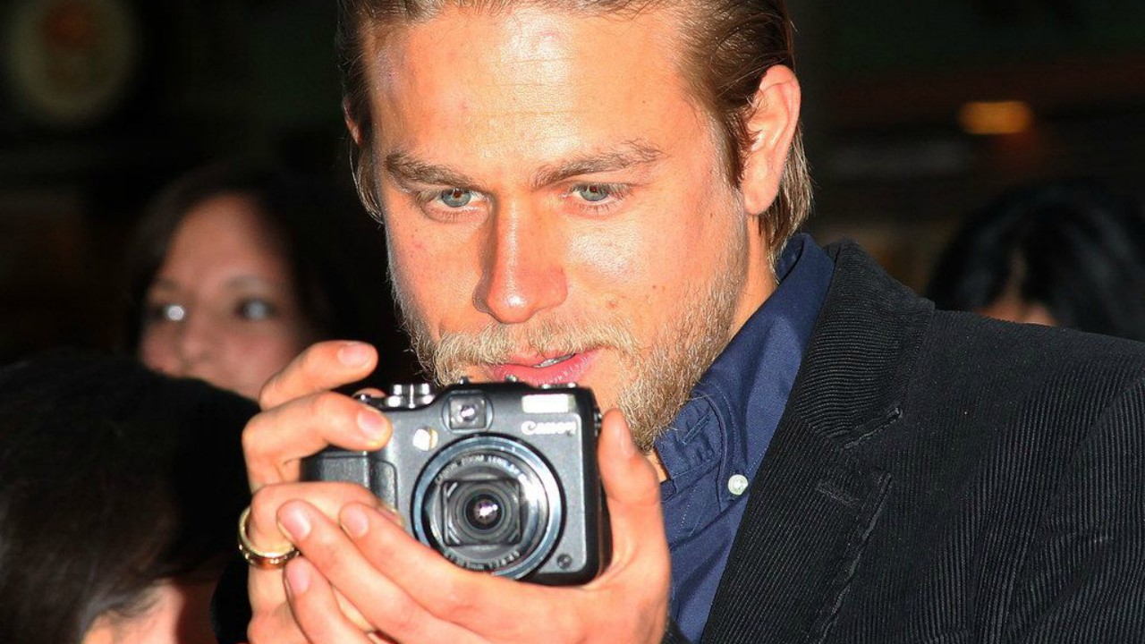 Charlie Hunnam sarà il fotografo Ben Moon nel biopic Denali