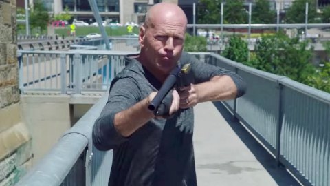Reprisal: il film thriller con Bruce Willis e Frank Grillo, su un eroe per caso