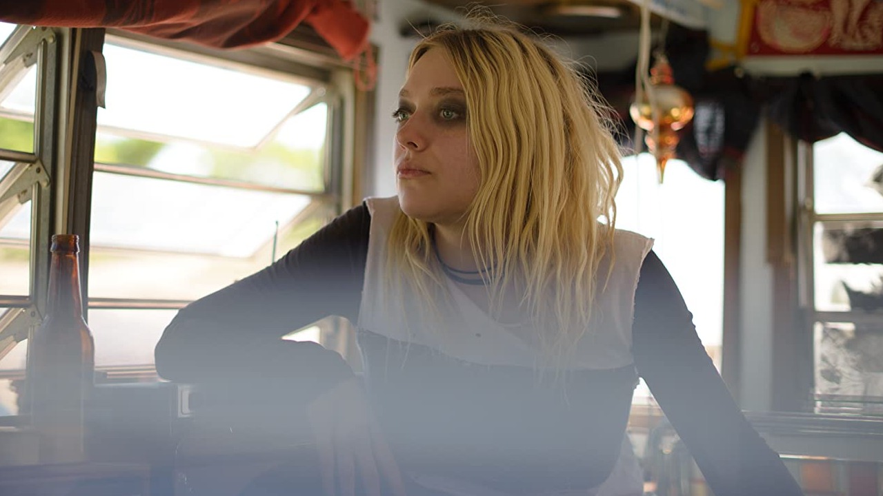 Dakota Fanning groupie di una punk band: il trailer di Viena and the Fantomes
