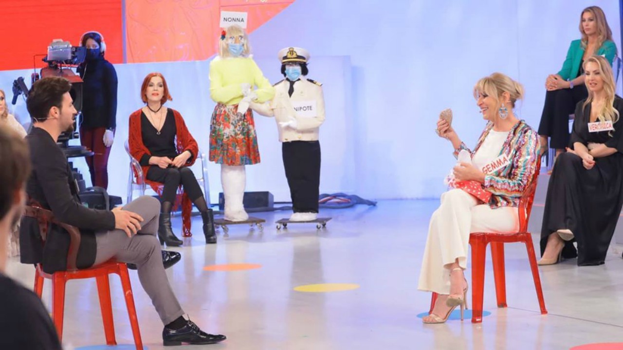 Uomini e Donne: Gemma e Sirius attaccati duramente da un noto opinionista di Barbara D'Urso