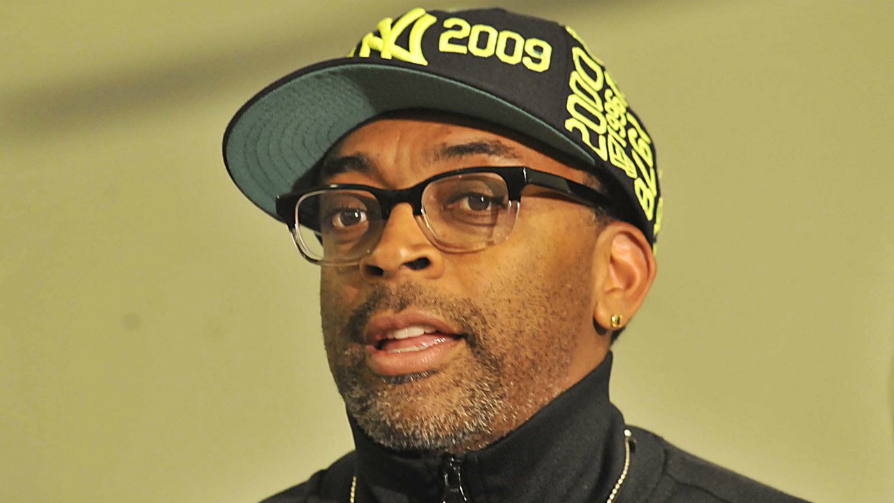Spike Lee non andrà al cinema: "Il Corona è uno stronzo, se vai in giro ti uccide"