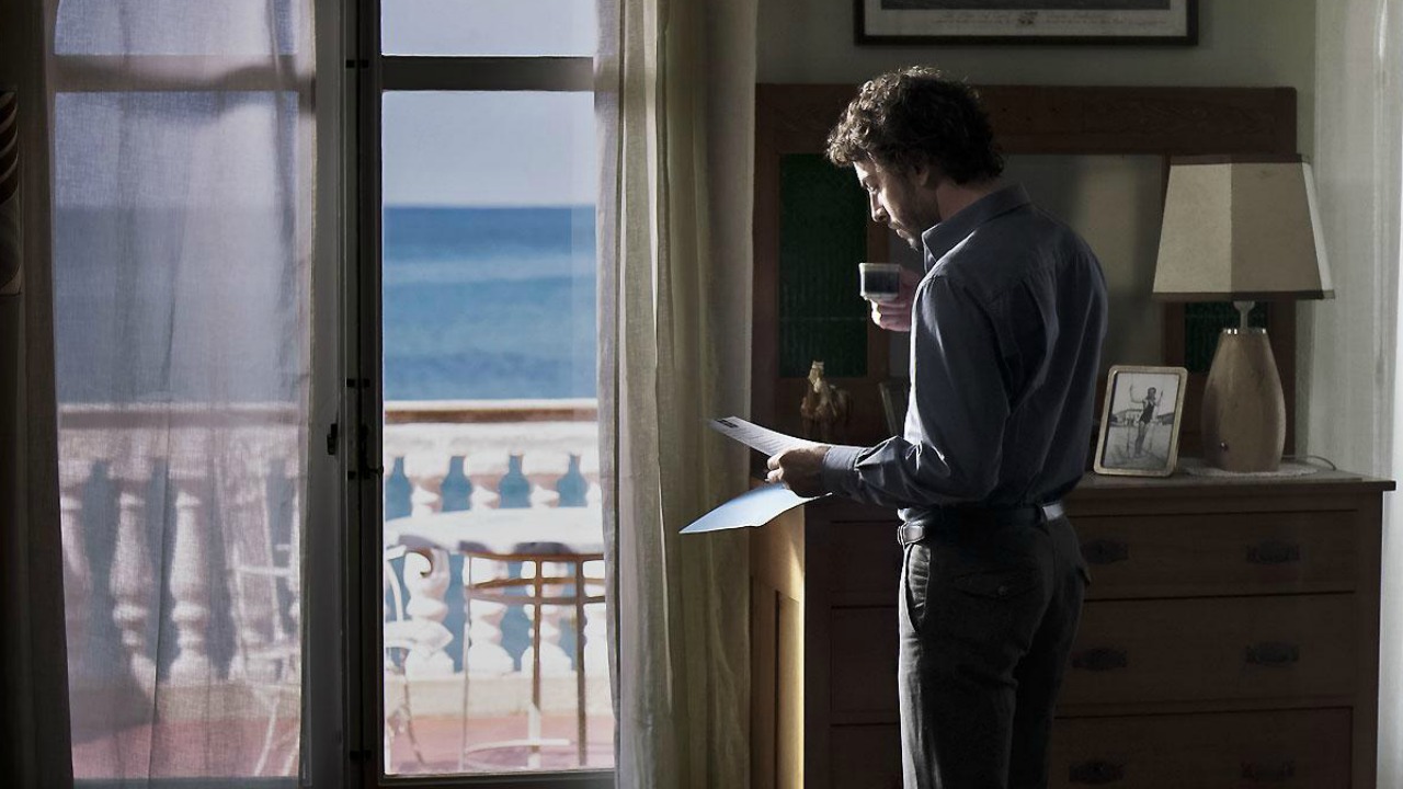 Il giovane Montalbano, La prima indagine: età differente successo simile per il commissario più amato dagli italiani