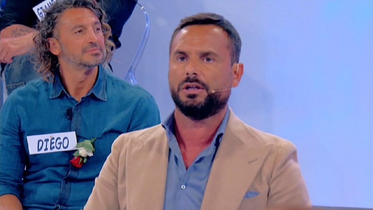 Uomini e Donne, Enzo Capo nella bufera per alcuni scatti compromettenti: "Perché ce l'avete con me?"