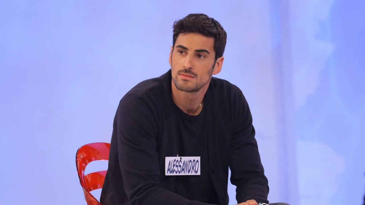Uomini e Donne: Alessandro Graziani torna in studio e racconta la sua verità, la reazione di Serena Enardu