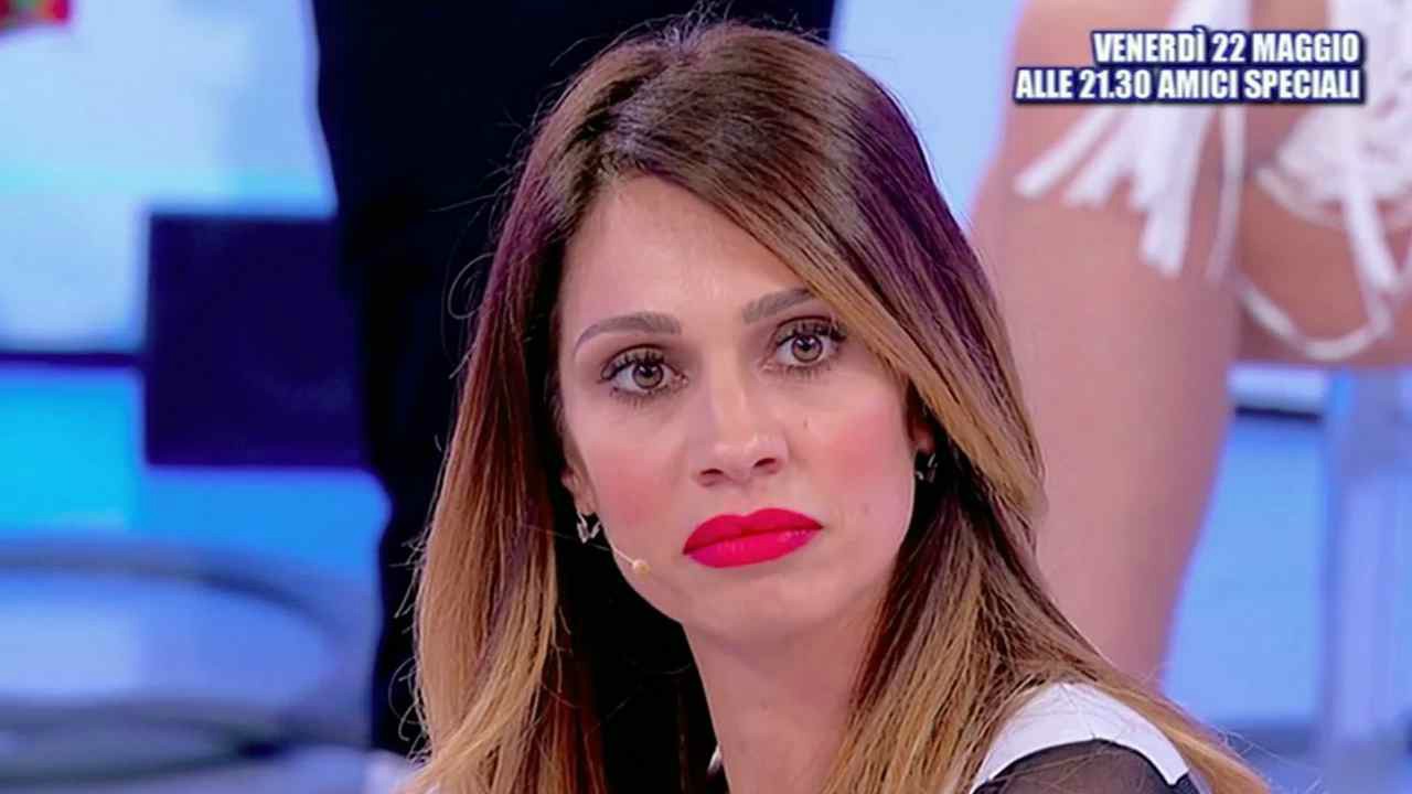 Uomini e Donne, Pamela Barretta fa una rivelazione su Enzo Capo: "Senza telecamere, non me l'ha mai concesso"
