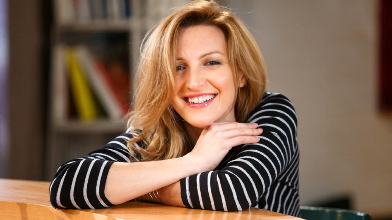 Un Posto al Sole, chi è Clotilde Sabatino, l'attrice che interpreta Giovanna Landolfi? Vita privata, marito, foto, curiosità