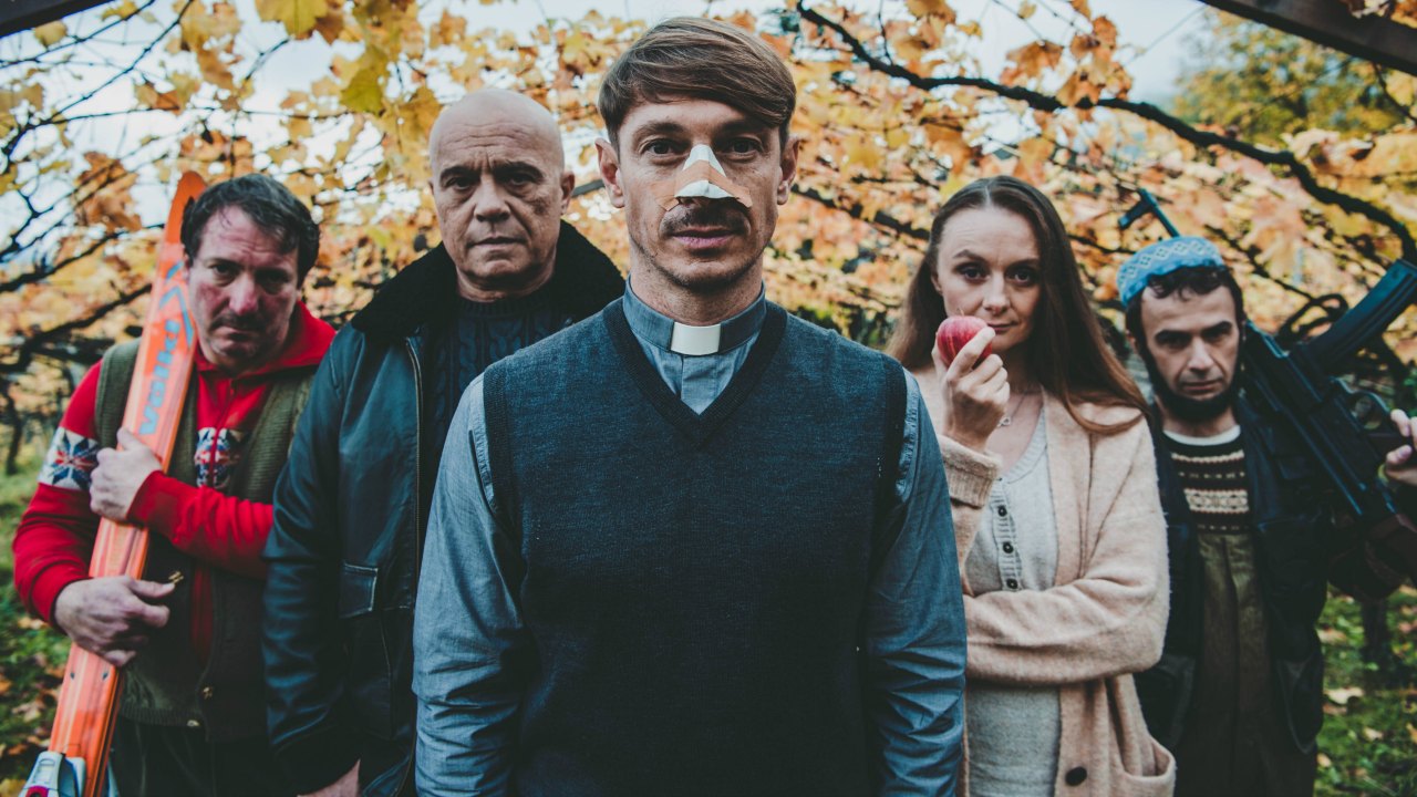 Abbi fede, una favola grottesca fra bene e male raccontata da Giorgio Pasotti e Claudio Amendola