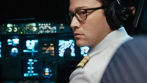7500: nel trailer del thriller aereo Joseph Gordon-Levitt è solo contro i dirottatori