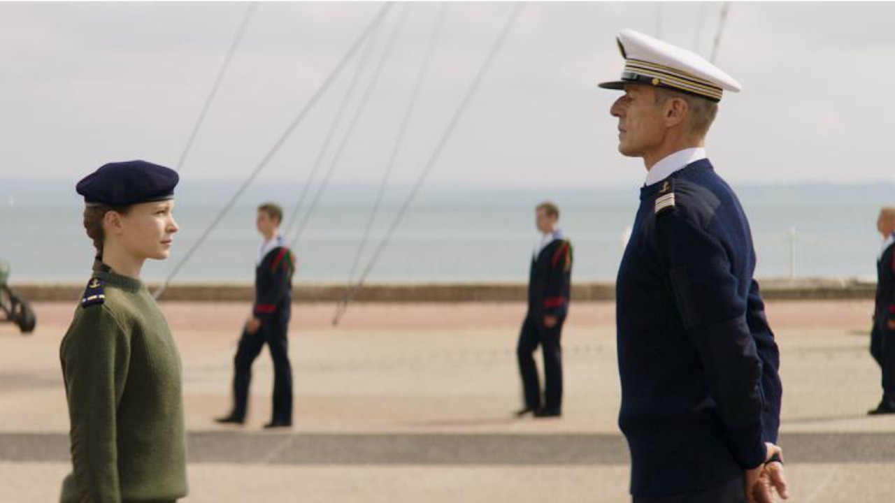 In prima linea: recensione del film francese che racconta di una giovane donna in Marina