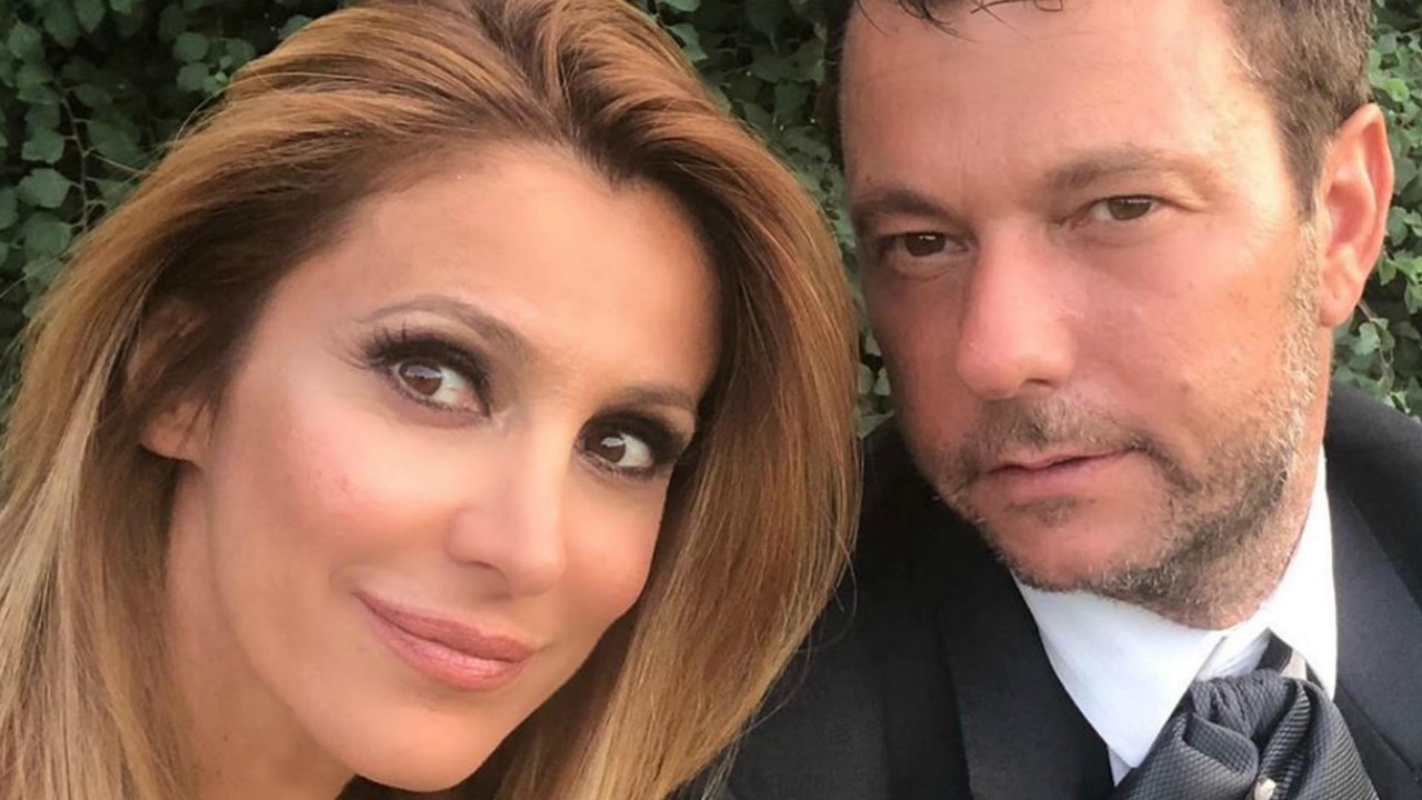 Grande Fratello Vip Adriana Volpe in difficoltà con il marito Roberto Parli: "Equilibri messi a dura prova"