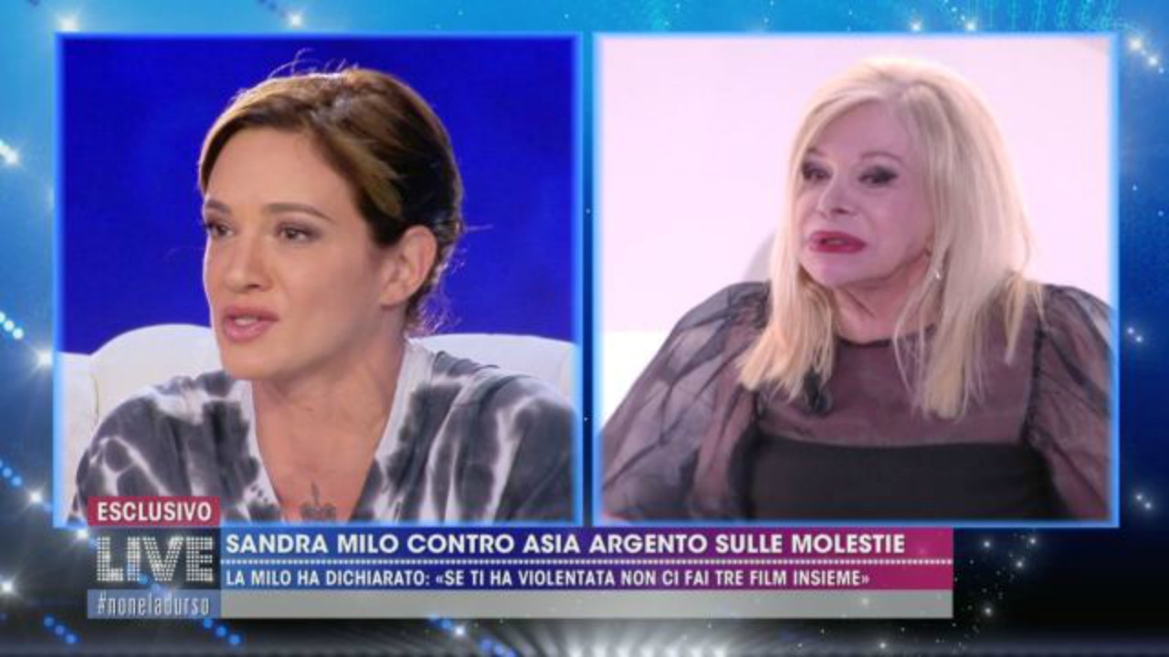 Live - Non è la d'Urso, è scontro tra Asia Argento e Sandra Milo: "Ti devi svegliare"