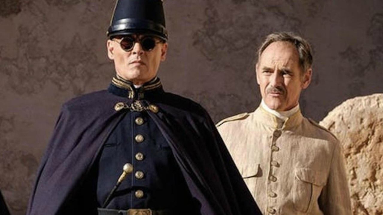 Waiting for The Barbarians: il trailer del film con Johnny Depp, Mark Rylance e Robert Pattinson