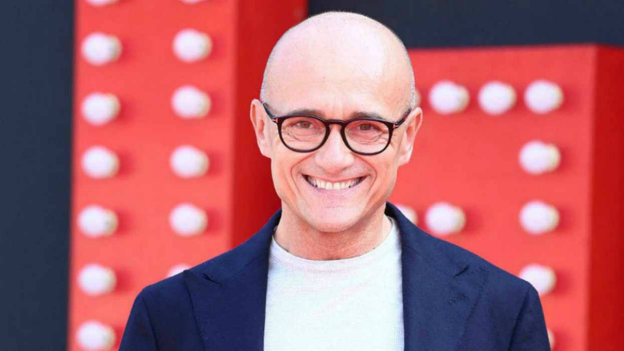 Grande Fratello Vip, un altro ex tronista di Uomini e Donne si propone ad Alfonso Signorini: "Sono un eterno giullare"