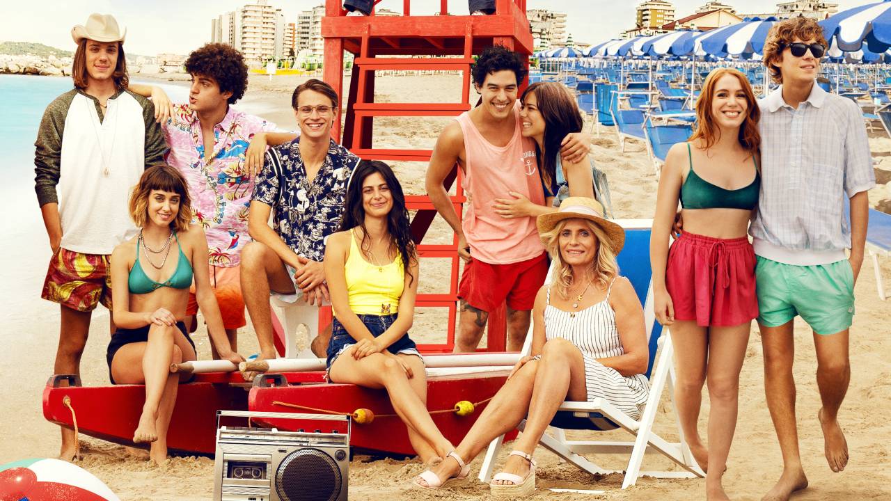 Enrico Vanzina presenta Sotto il sole di Riccione: "Un omaggio a mio fratello Carlo, penso sia un bel film"