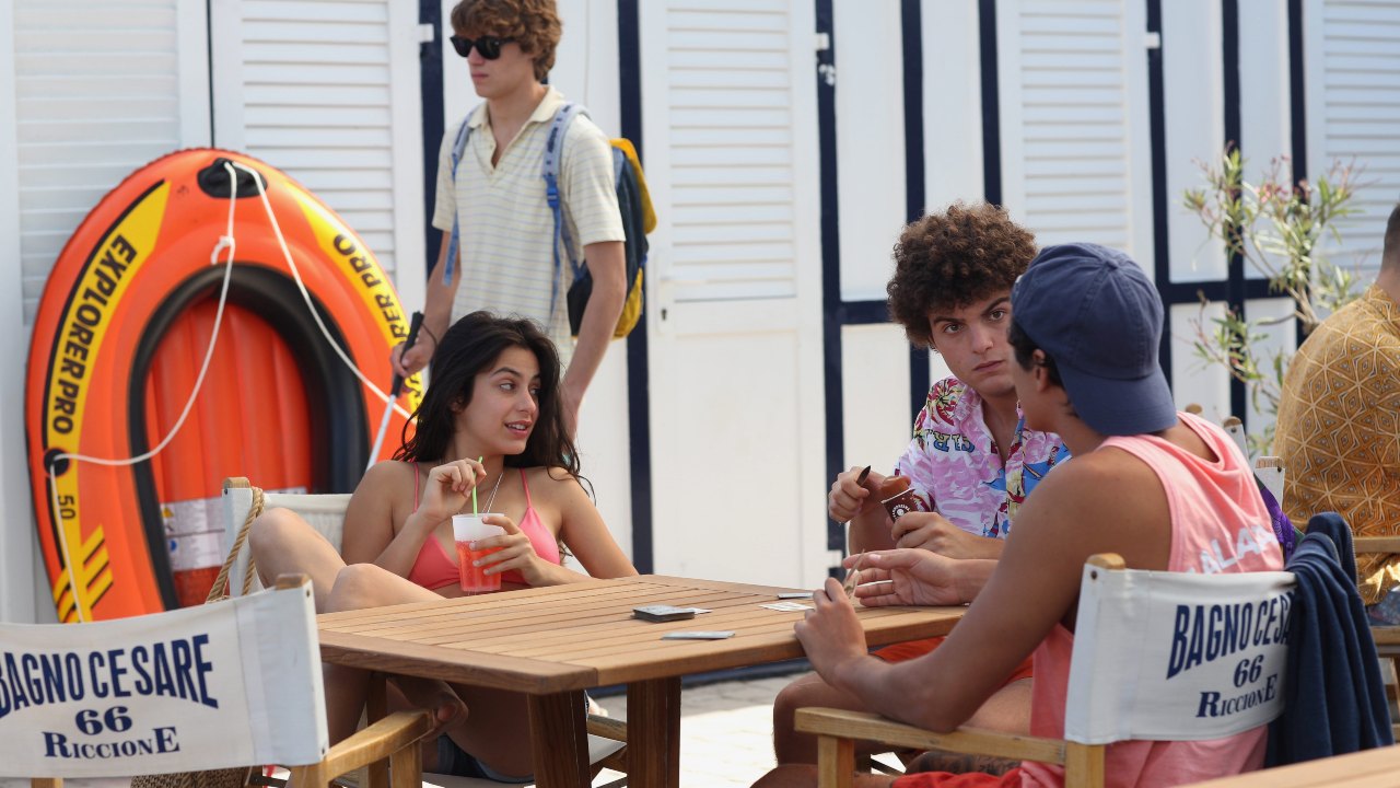 Sotto il sole di Riccione: la recensione del film