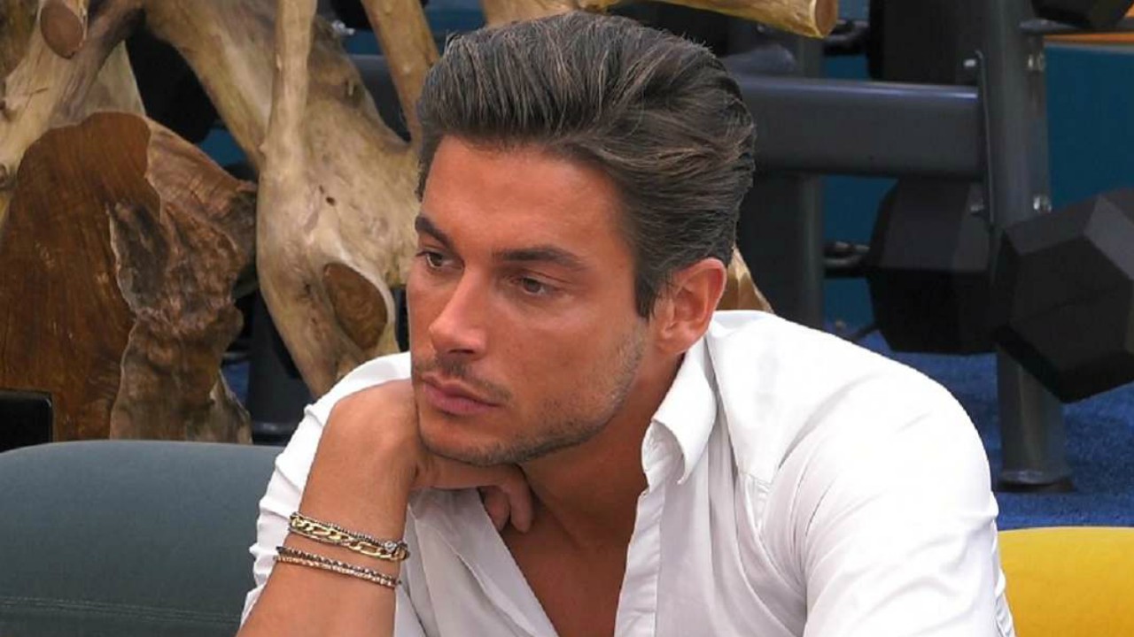 Grande Fratello Vip, Andrea Denver in crisi con Anna Wolf?: "Stiamo affrontando una grande prova"