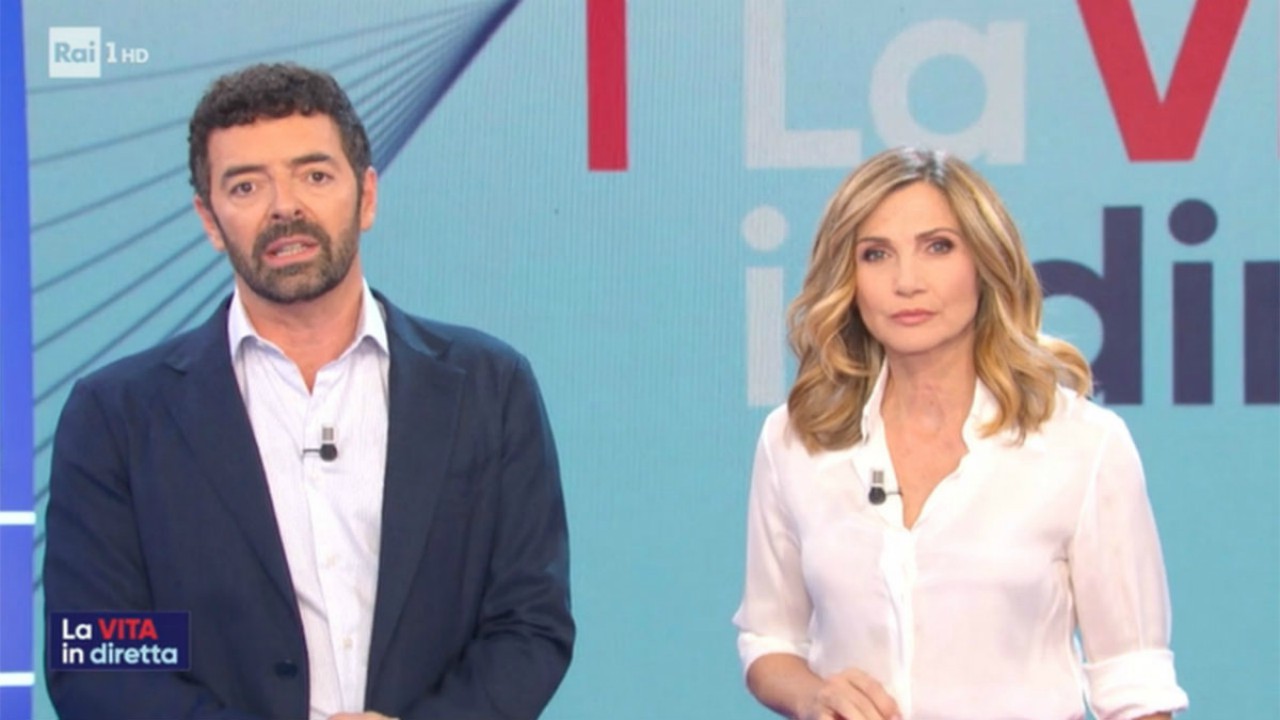 Lite furibonda tra due presentatori Rai a causa di Lorella Cuccarini: "Il finimondo con urla e paroloni"