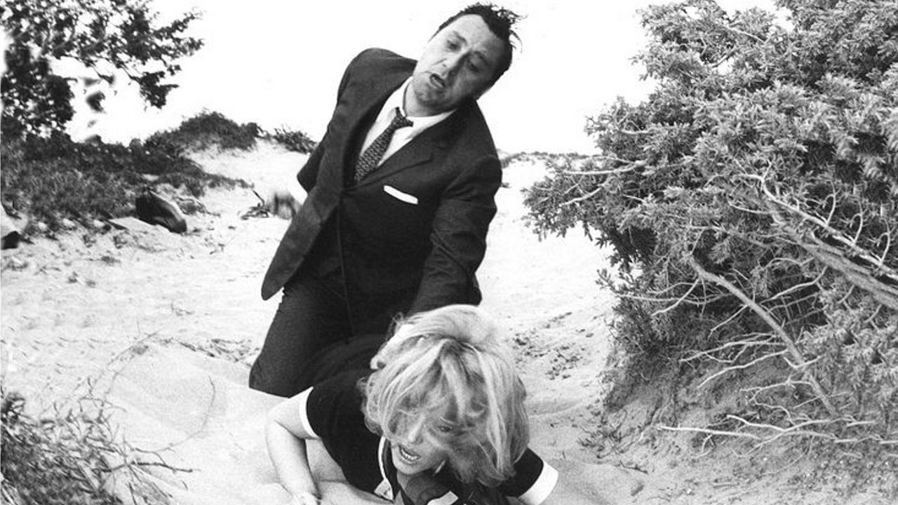 Amore mio aiutami: il film dove Alberto Sordi picchia Monica Vitti tra le dune di Sabaudia