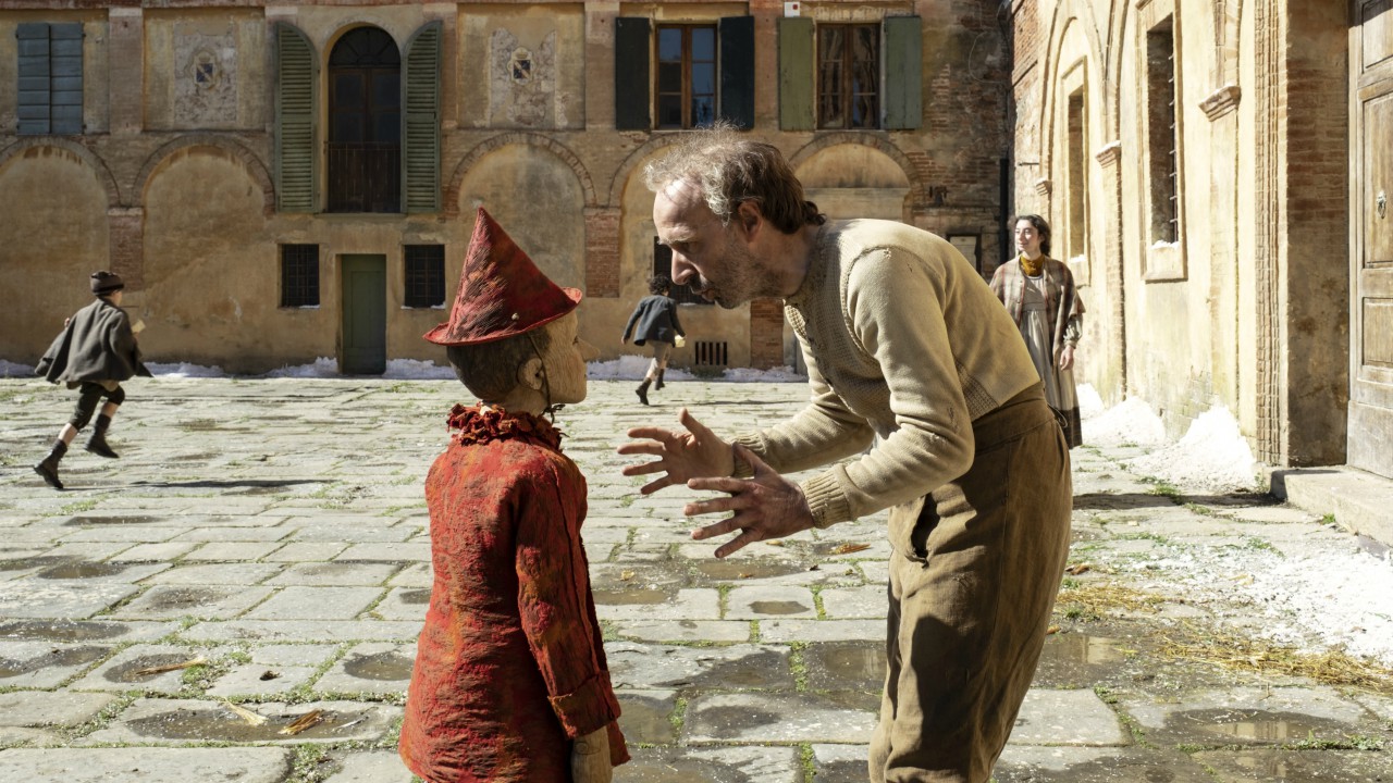 Pinocchio: in prima visione tv su Sky Cinema il film di Matteo Garrone con Roberto Benigni