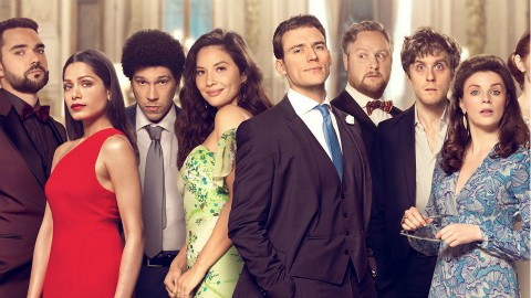 Un amore e mille matrimoni: la commedia con Sam Clafin alla Ricomincio da capo è arrivata su Netflix
