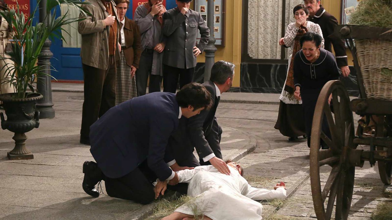 Una Vita Anticipazioni Spagnole: Chi ha spinto Agustina al suicidio? Felipe indaga...