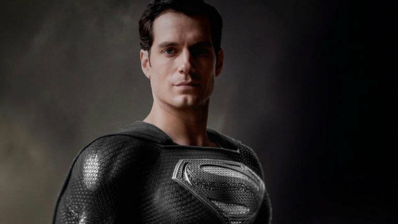 Zack Snyder mostra Superman in costume nero in una scena inedita della sua versione di Justice League