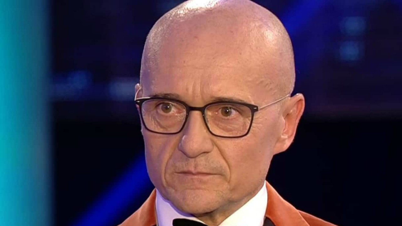 Grande Fratello Vip, Alfonso Signorini alle prese con una richiesta assurda: 100mila euro per partecipare al reality