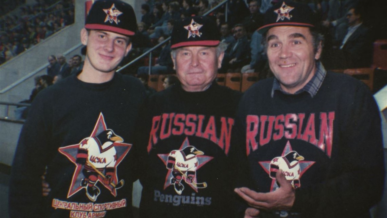 Red Penguins: l'hockey, il denaro e la nuova Russia - Guarda il trailer del documentario di Gabe Polski