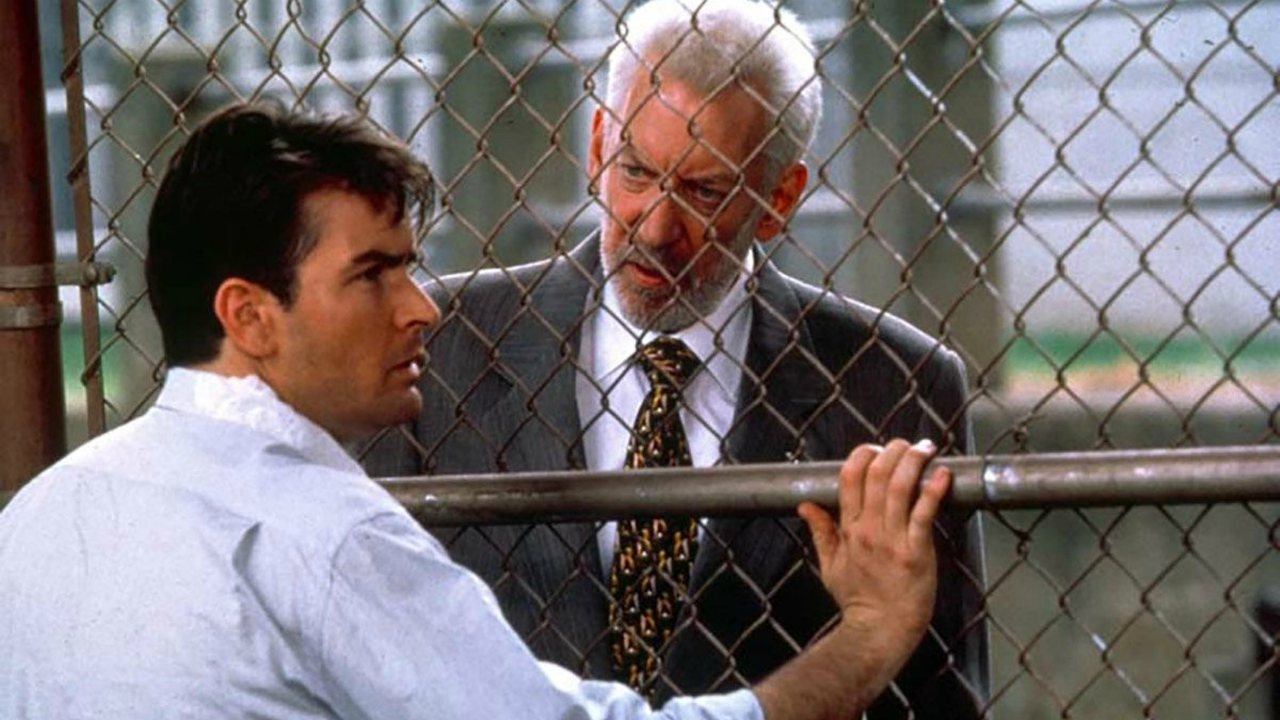 Shadow Program: chi è il vero personaggio che ha ispirato il ruolo di Charlie Sheen nel thriller politico