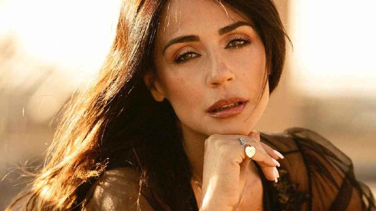 Uomini e Donne, Raffaella Mennoia durissima contro i Vip che violano le regole sul Coronavirus
