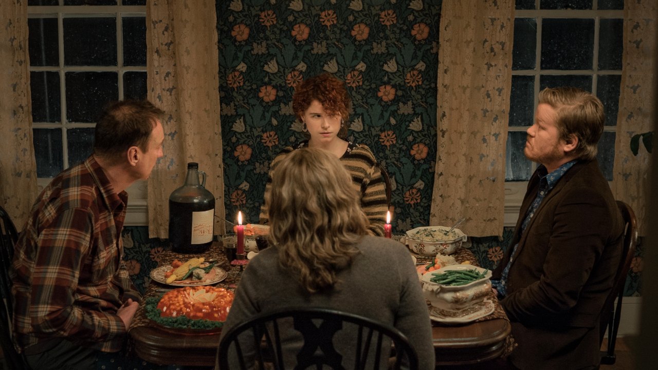 Sto pensando di finirla qui: la recensione del film di Charlie Kaufman in streaming su Netflix