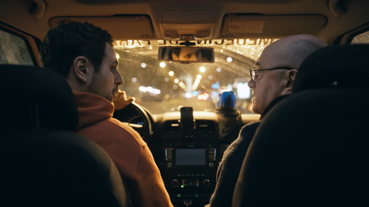 Chiamate un dottore!: recensione della commedia tutta in una notte con Michel Blanc