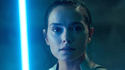 Star Wars, Daisy Ridley: "I genitori di Rey continuavano a cambiare durante le riprese"