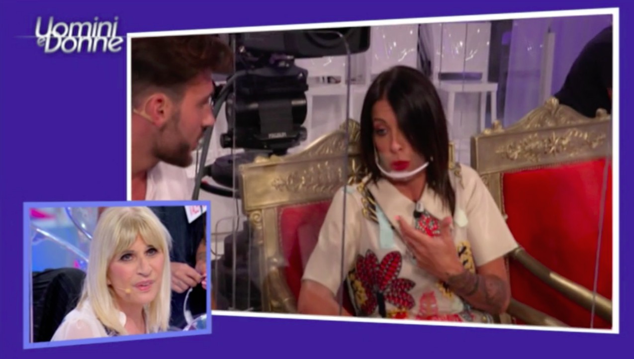 Uomini e Donne, la disastrosa Esterna tra Valentina Autiero e Sirius: "Sei incommentabile" (Video)