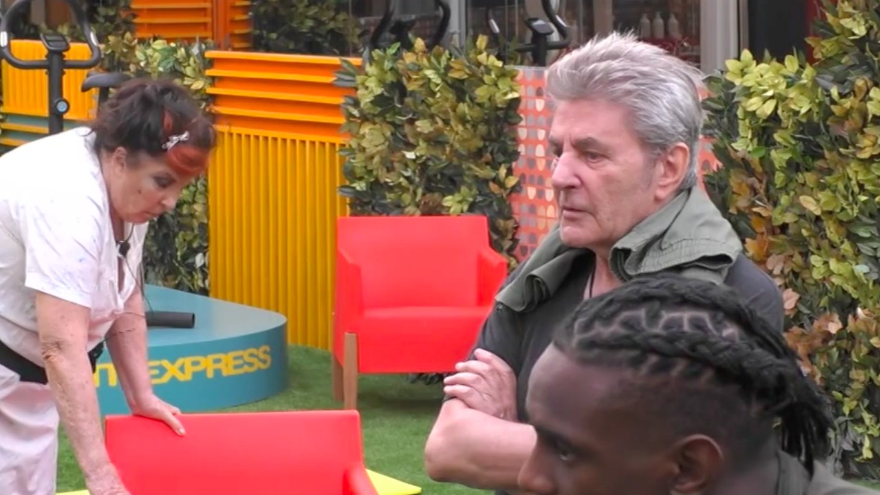 Grande Fratello Vip, Fausto Leali shock tira in ballo "Hitler fan di Mussolini": arriva la Squalifica