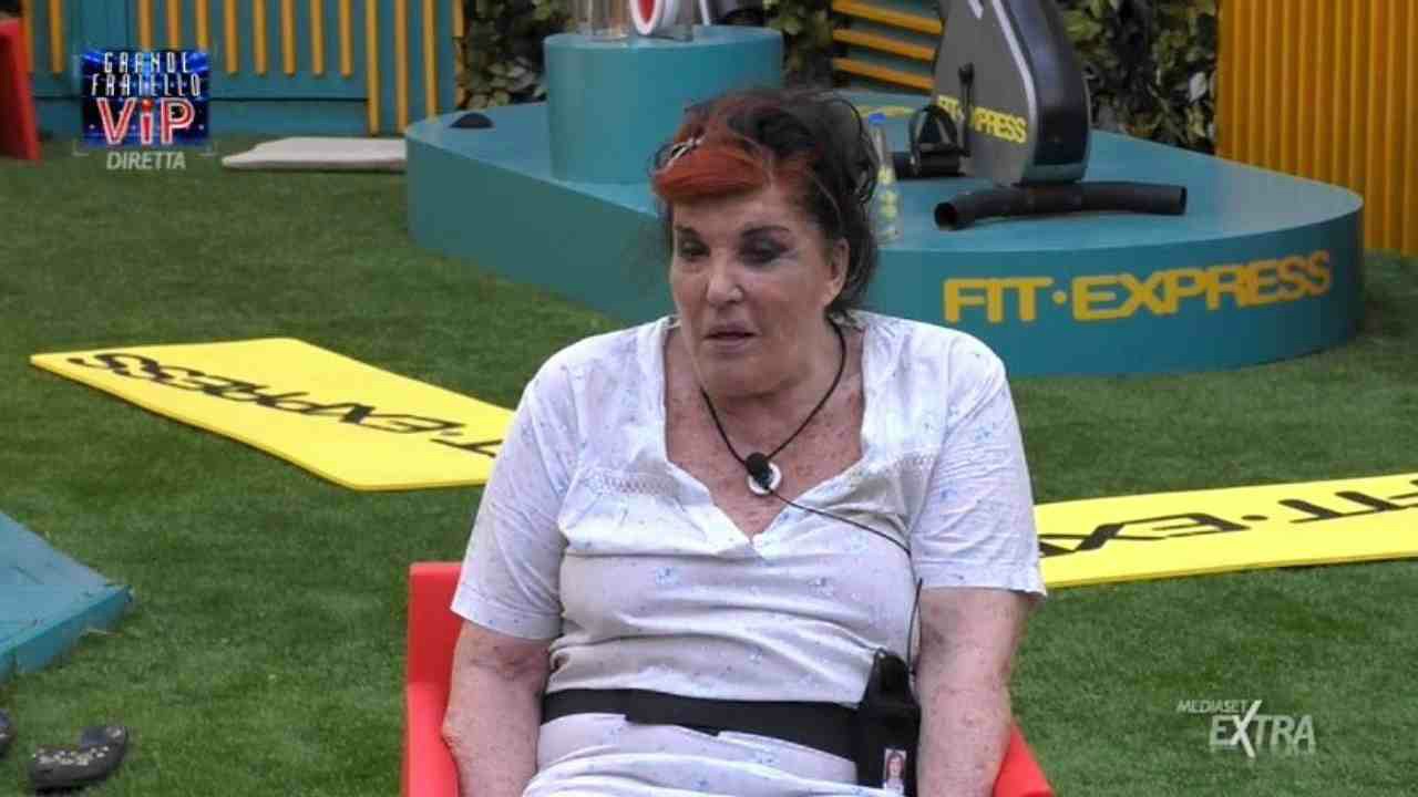 Grande Fratello Vip, Patrizia De Blanck imita Gemma Galgani e insulta Alba Parietti: "È una str**za"