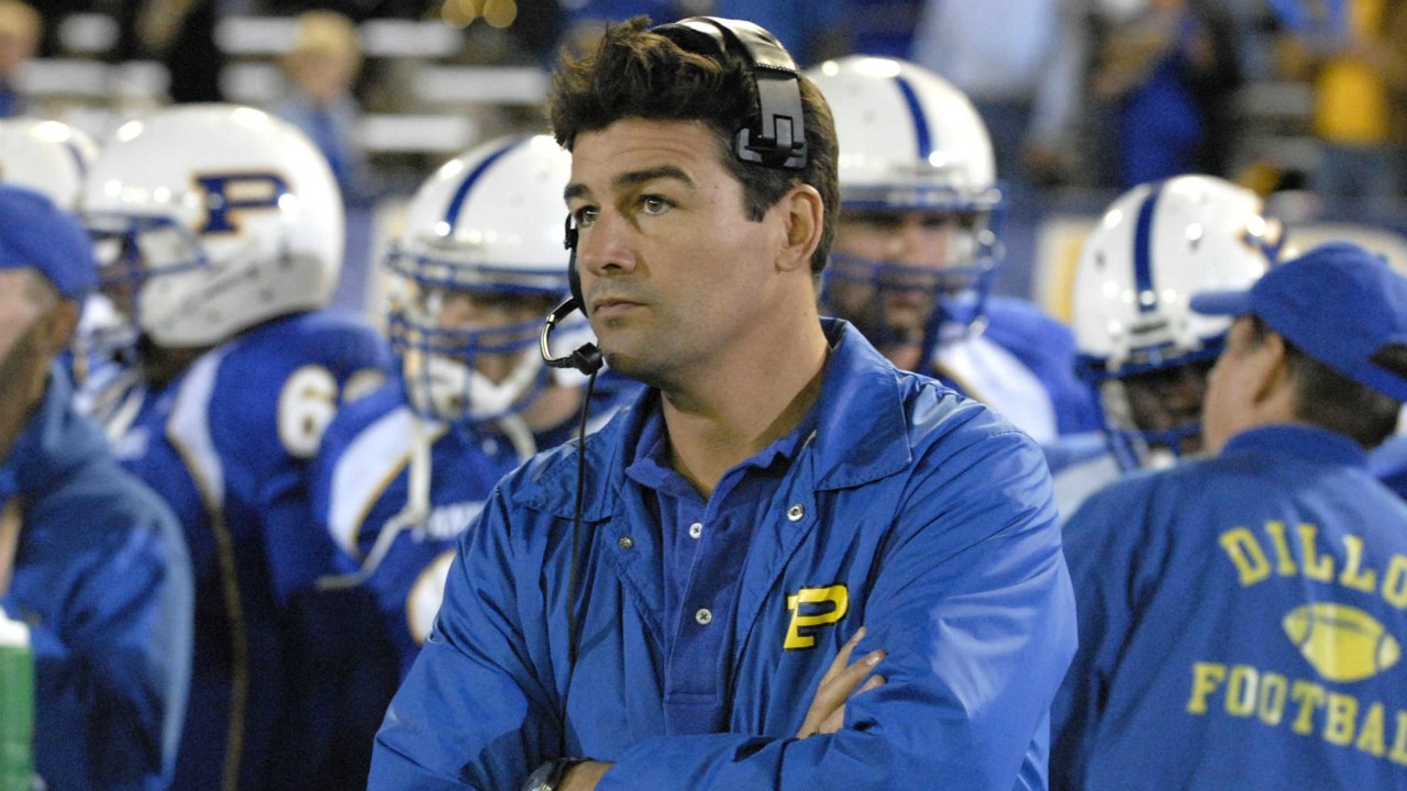 Buon compleanno Kyle Chandler, il coach Taylor di Friday Night Lights che celebriamo con cinque film in streaming
