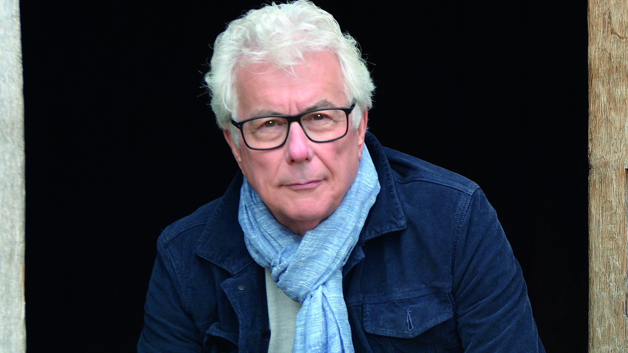 Fu sera e fu mattina: Ken Follett torna libreria con il prequel de I pilastri della terra