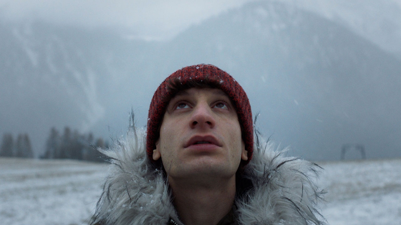 Paradise - Una nuova vita: in anteprima esclusiva il poster della commedia di Davide Del Degan