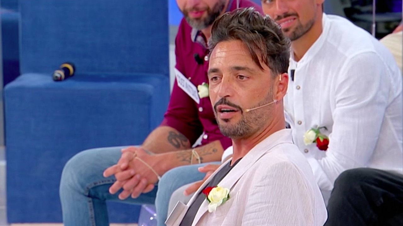 Uomini e Donne, Armando Incarnato sotto accusa: "Conosciamo i tuoi giochetti"