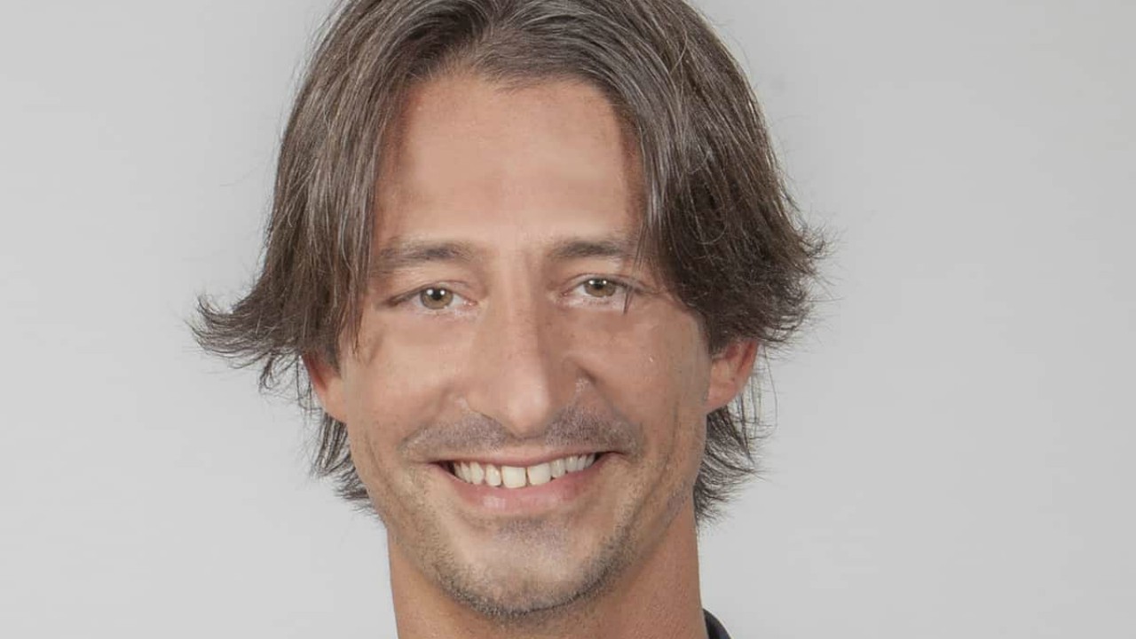 Grande Fratello Vip, Francesco Oppini sulla madre Alba Parietti: "È una presenza ingombrante"